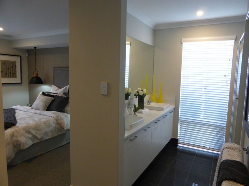 P1060024 Archival image from Aveling Homes – Skinnies