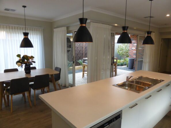 P1060032 Archival image from Aveling Homes – Skinnies