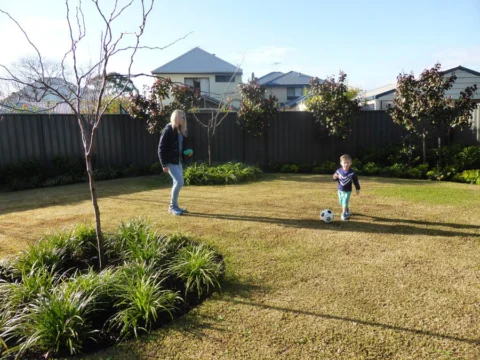 Archival image from Scotts Australia – Lawn Builder & Wetting Agent
