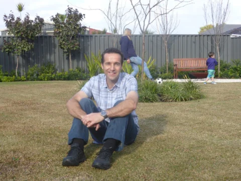 Archival image from Scotts Australia – Lawn Builder & Wetting Agent