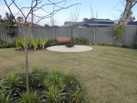 Archival image from Scotts Australia – Lawn Builder & Wetting Agent