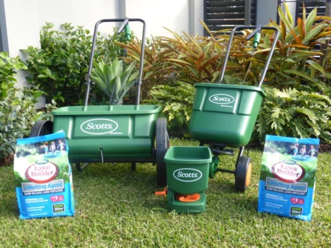 Archival image from Scotts Australia – Lawn Builder & Wetting Agent