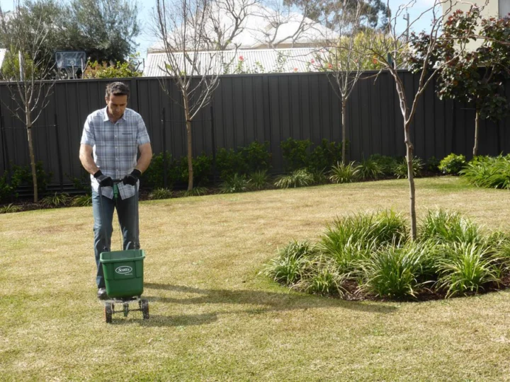 Archival image from Scotts Australia – Lawn Builder & Wetting Agent