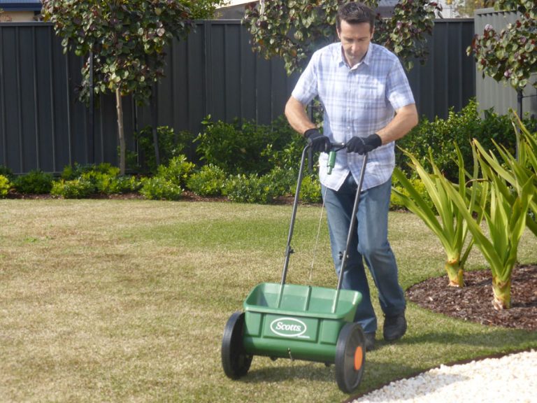 Scotts Australia – Lawn Builder & Wetting Agent