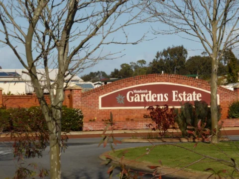 P1070024 Archival image from Mandurah Gardens Estate