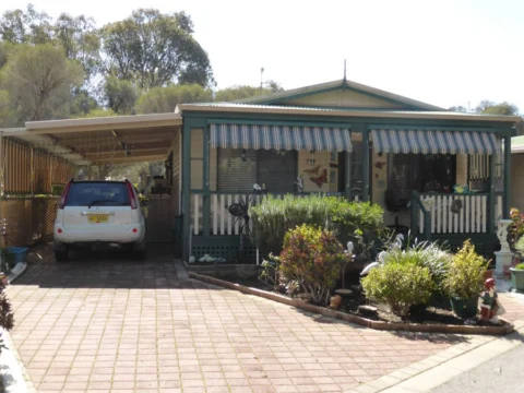 P1070081 Archival image from Mandurah Gardens Estate