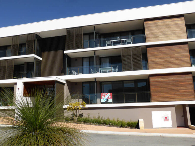 P1070151 Archival image from Empire – Perry Lakes