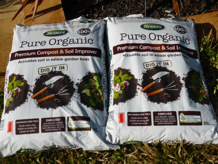 p1070325 Archival image from Scotts Australia – Pure Organic Compost & Soil Improver