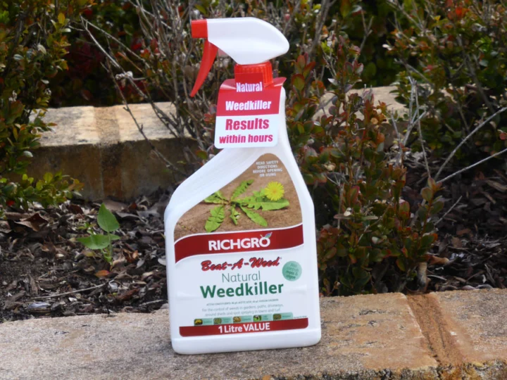 p1070786 Archival image from Richgro – Beat-A-Weed Natural Weedkiller