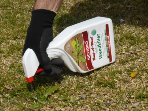 p1070798 Archival image from Richgro – Beat-A-Weed Natural Weedkiller