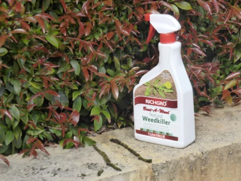p1070802 Archival image from Richgro – Beat-A-Weed Natural Weedkiller
