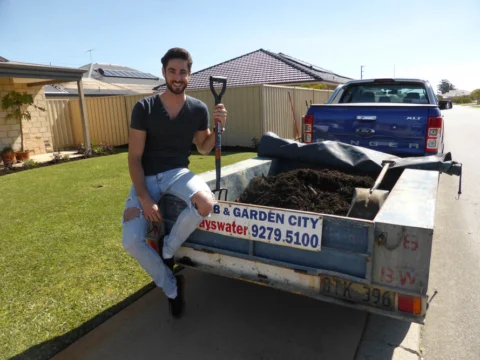 P1110983 Archival image from Slab & Garden City – Mulching