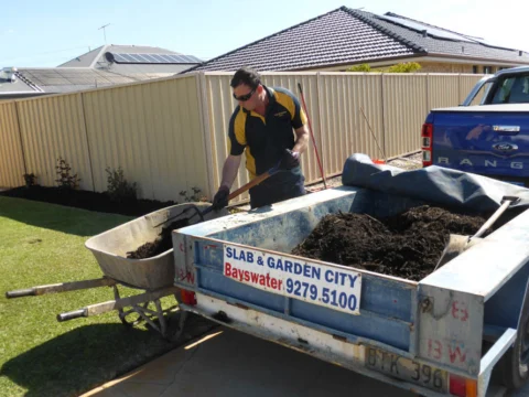 P1110986 Archival image from Slab & Garden City – Mulching