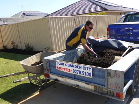 P1110987 Archival image from Slab & Garden City – Mulching