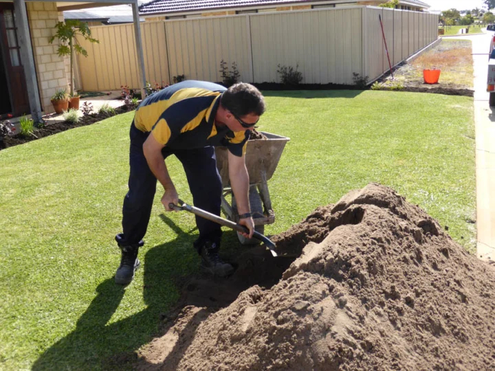 P1120002 Archival image from Slab & Garden City – Topdressing