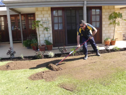 P1120010 Archival image from Slab & Garden City – Topdressing
