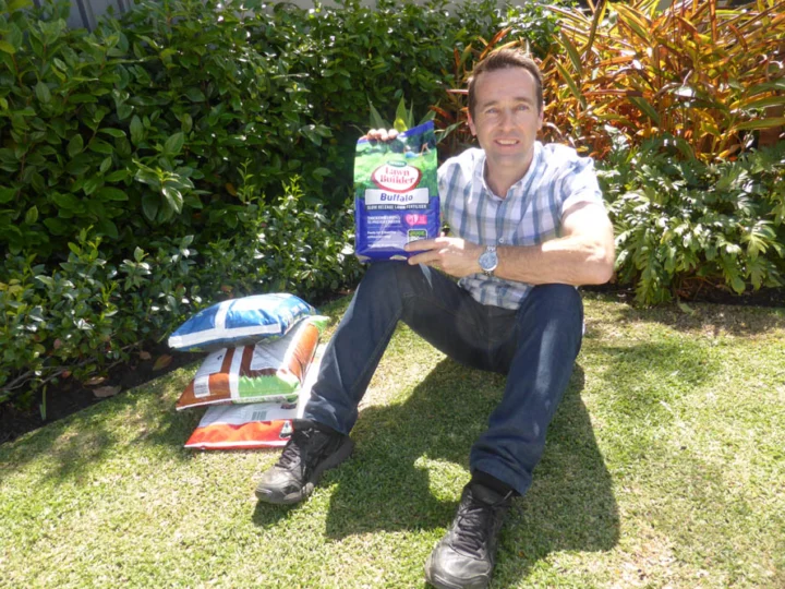 P1120337 Archival image from Scotts Australia – Lawn Fertiliser
