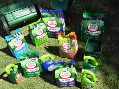 P1120350 Archival image from Scotts Australia – Lawn Fertiliser
