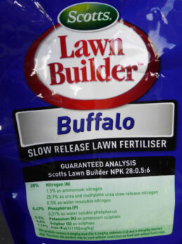 P1120359 Archival image from Scotts Australia – Lawn Fertiliser