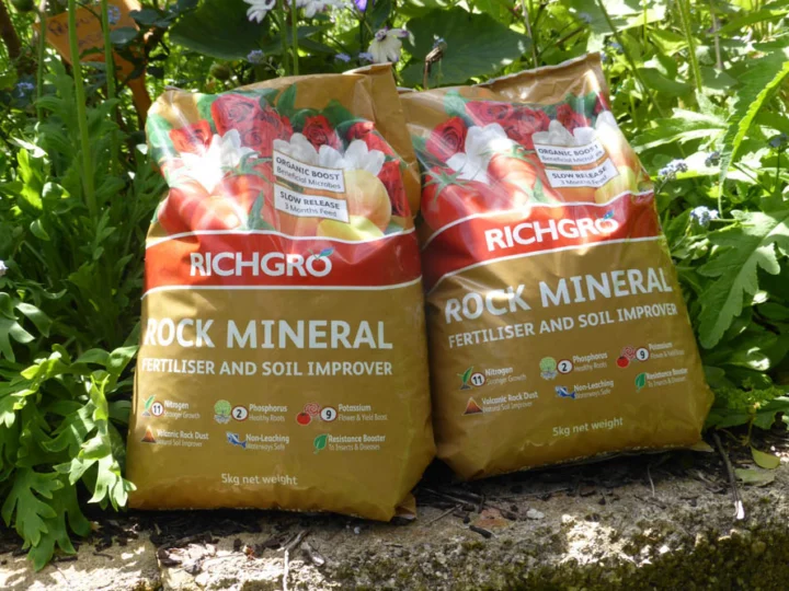 P1120633 Archival image from Richgro – Rock Mineral