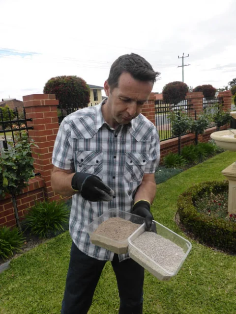 P1120781 Archival image from Scotts Australia – Lawn Builder