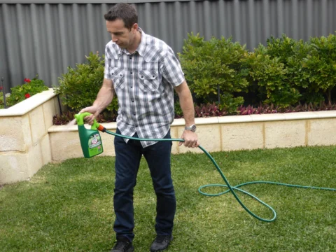 P1120784 Archival image from Scotts Australia – Lawn Builder