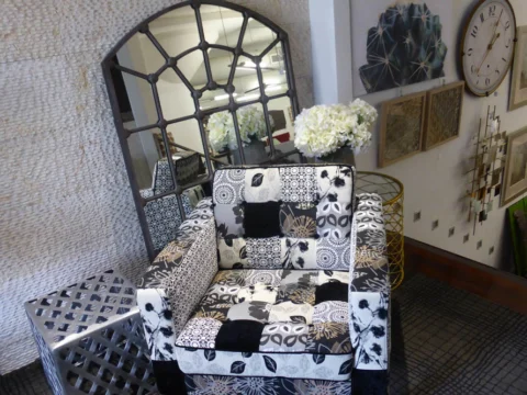 P1120865 Archival image from EasyLiving Furniture and Interiors