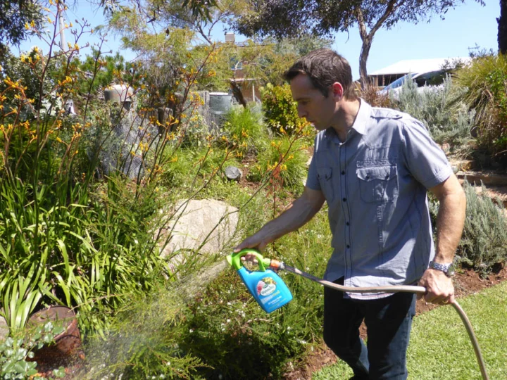 P1130271 Archival image from Scott’s Australia – Boost & Feed