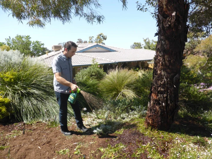 P1130280 Archival image from Scott’s Australia – Boost & Feed