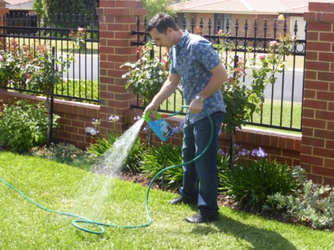 P1130899 Archival image from Scott’s Australia – Everydrop Premium Soil Wetter
