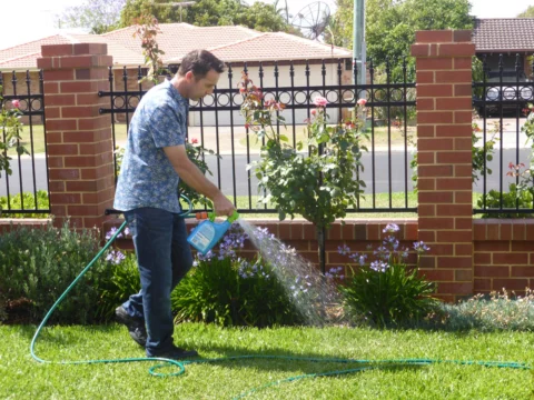 P1130900 Archival image from Scott’s Australia – Everydrop Premium Soil Wetter
