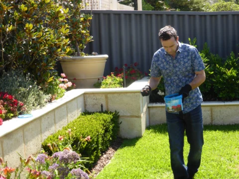 P1130911 Archival image from Scott’s Australia – Everydrop Premium Soil Wetter
