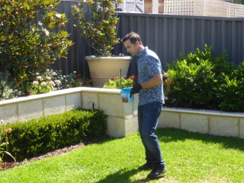 P1130912 Archival image from Scott’s Australia – Everydrop Premium Soil Wetter