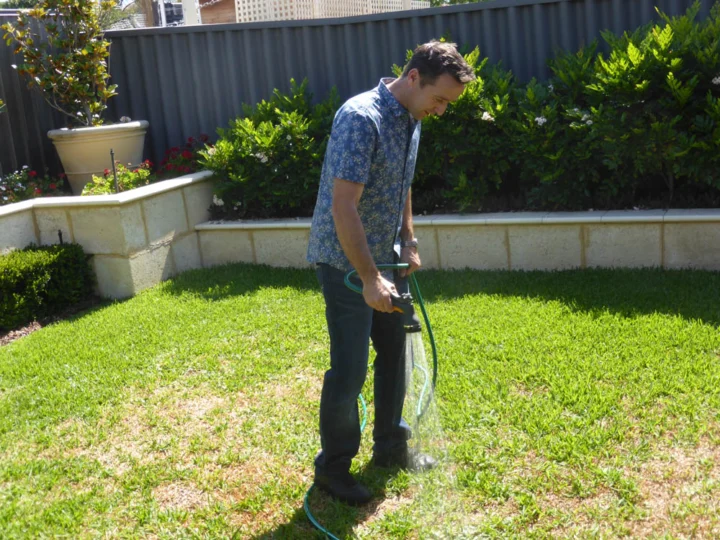 P1130917 Archival image from Scott’s Australia – Everydrop Premium Soil Wetter