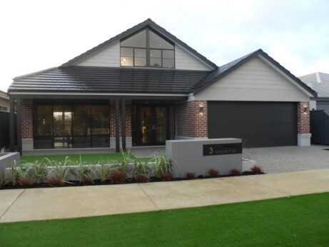 P1150439 Archival image from Midland Brick – Subiaco Red Brick- Silverbirch Brick – Promenade Granite Pavers