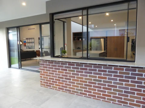 P1150464 Archival image from Midland Brick – Subiaco Red Brick- Silverbirch Brick – Promenade Granite Pavers
