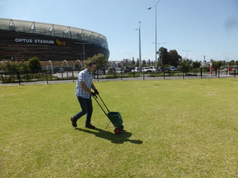 P1200054 Archival image from Scott’s Australia – Lawn Builder Range