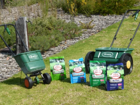 P1200062 Archival image from Scott’s Australia – Lawn Builder Range