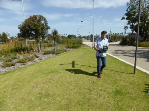 P1200070 Archival image from Scott’s Australia – Lawn Builder Range