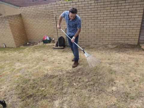 P1200220 Archival image from Scott’s Australia – Lawn Builder
