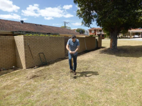 P1200226 Archival image from Scott’s Australia – Lawn Builder
