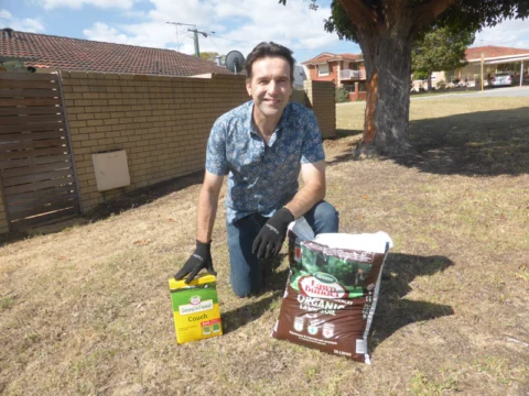 P1200241 Archival image from Scott’s Australia – Lawn Builder