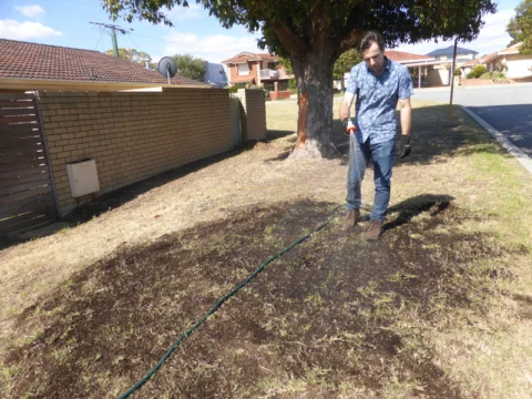 P1200254 Archival image from Scott’s Australia – Lawn Builder