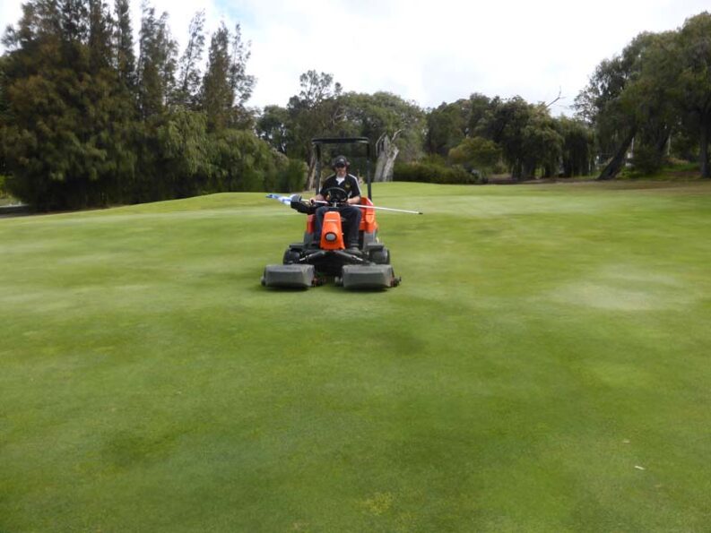 P1220133 Archival image from Scott’s Australia – Lawn Builder + Wetting Agent