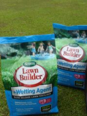 P1220155 Archival image from Scott’s Australia – Lawn Builder + Wetting Agent
