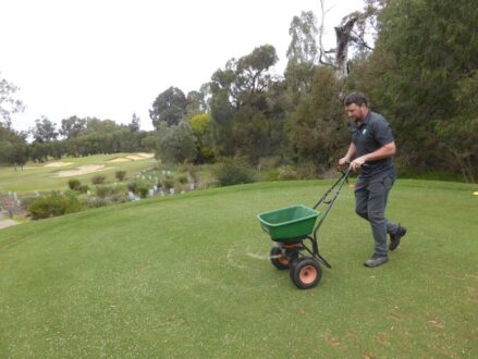 P1220159 Archival image from Scott’s Australia – Lawn Builder + Wetting Agent