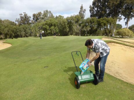 P1220162 Archival image from Scott’s Australia – Lawn Builder + Wetting Agent