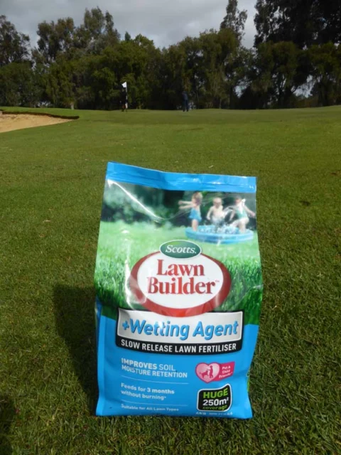 P1220163 Archival image from Scott’s Australia – Lawn Builder + Wetting Agent