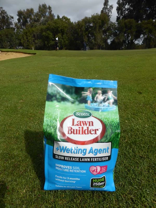 Scott’s Australia – Lawn Builder + Wetting Agent