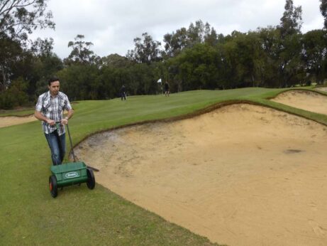 P1220165 Archival image from Scott’s Australia – Lawn Builder + Wetting Agent